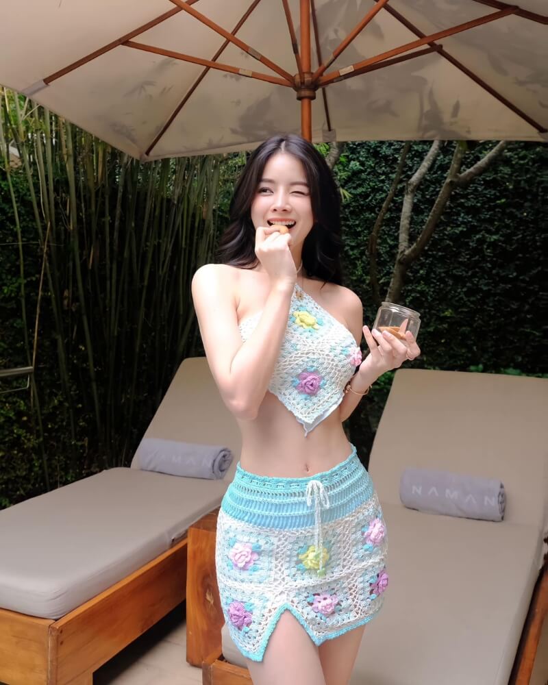 DJ Mie khoe dáng trong bộ bikini màu pastel