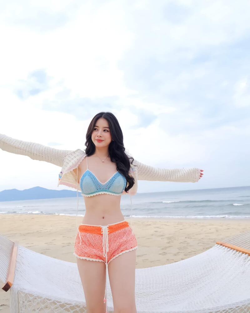 DJ Mie - Nữ hoàng bikini của mùa hè này