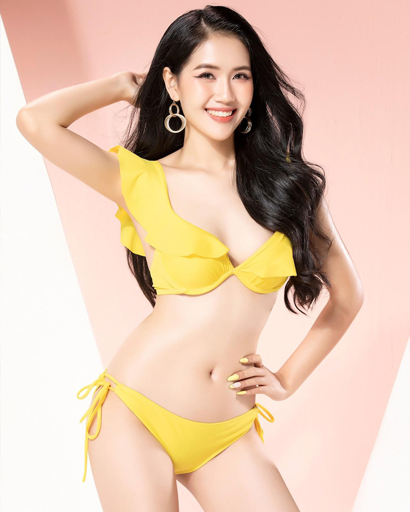 Người mẫu mặc bikini 