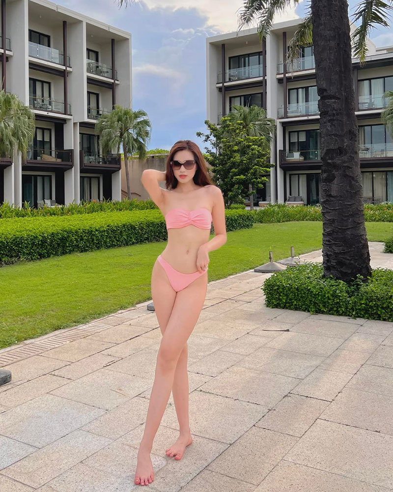 người mẫu mặc bikini 